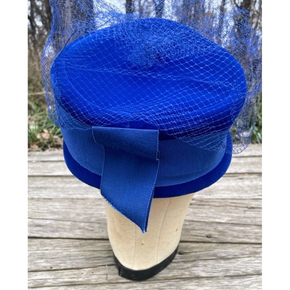 Vintage 1950s Bright Blue Velvet Womens Hat Netting - Picture 3 of 15